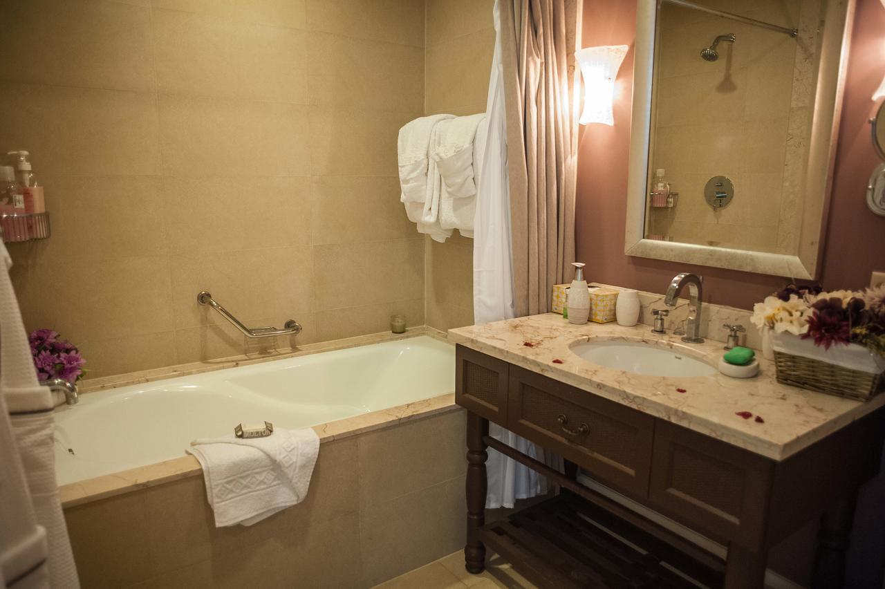 Palmyra Luxury Beach Condos Montego Bay Extérieur photo