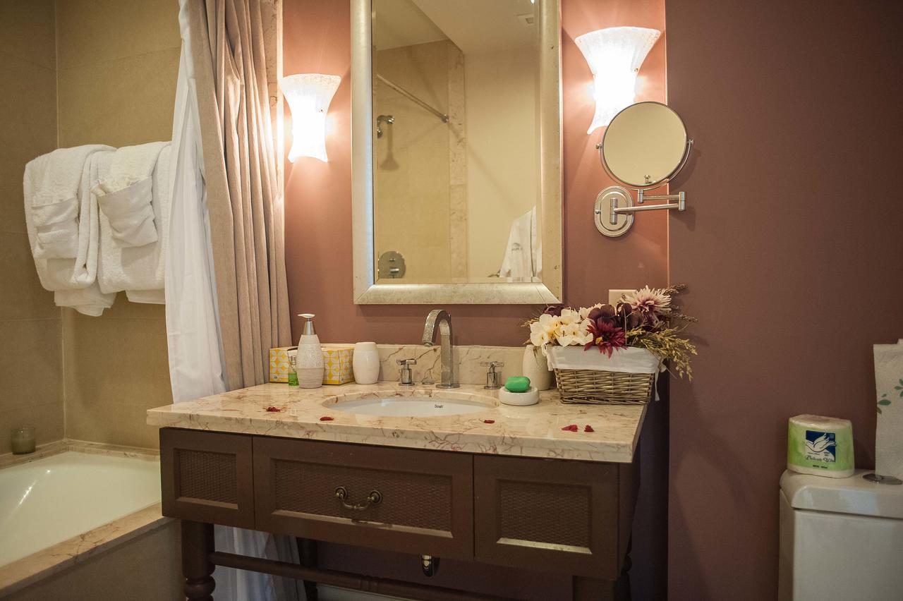 Palmyra Luxury Beach Condos Montego Bay Extérieur photo